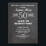 INVITATION DE LA SURPRISE DU 50E ANNIVERSAIRE DU P<br><div class="desc">invitation de la fête d'anniversaire en tableau noir et blanc. Idéal pour tous les anniversaires...  MODIFIEZ SIMPLEMENT LE TEXTE POUR CONVENIR À VOTRE PARTI. Impression arrière incluse.</div>