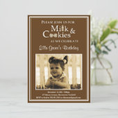 Invitation de lait et de fête d'anniversaire de (Debout devant)