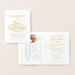 Invitation de Las Vegas Mariage Passport<br><div class="desc">L'invitation de mariage à destination de Las Vegas sous forme de passeport avec beaucoup d'espaces personnalisés, y compris la page d'information photo de passeport et le tampon de passeport personnalisé, en or chic, noir et gris - mais vous pouvez modifier les couleurs pour correspondre à votre mariage en utilisant l'éditeur...</div>
