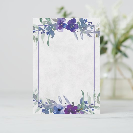 Invitation de mariage à fleurs violettes et bleues (Debout devant)