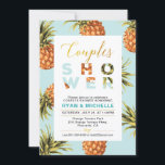Invitation de mariage de couples pour une douche t<br><div class="desc">Cette invitation unique pour une douche de mariage présente un motif de pineapple tropical et une typographie dorée. Parfait pour votre fête estivale !</div>