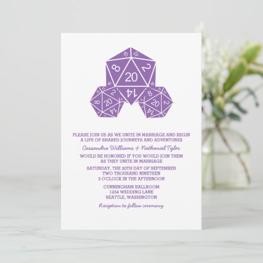 Invitation de mariage de dés D20 violet (Debout devant)
