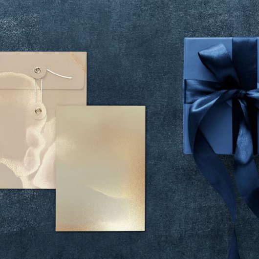 Invitation de mariage élégante à texture dorée