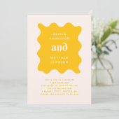 Invitation de mariage moderne jaune doré ondulé | (Debout devant)
