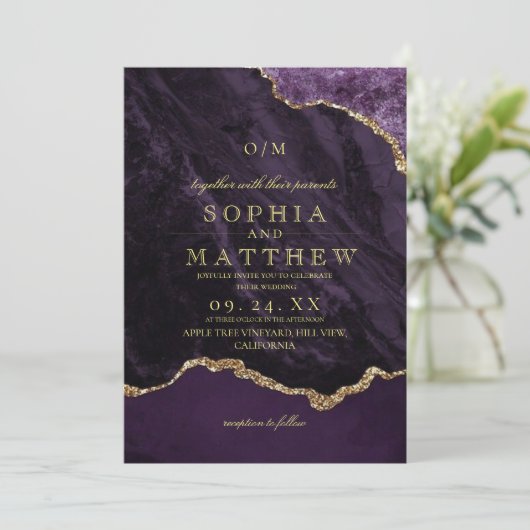 Invitation de mariage moderne violette et dorée av (Debout devant)