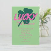 Invitation de mariage rose chanceux de la Saint-Pa (Debout devant)