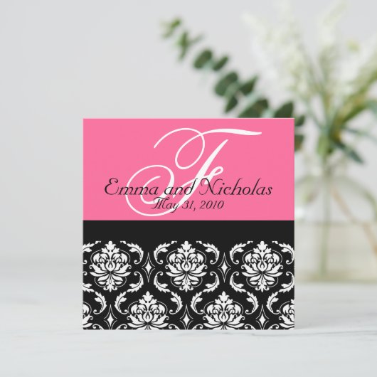 Invitation de mariage rose chaud Monogramme Damas  (Debout devant)