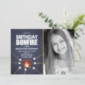 Invitation de partie de barbecue de Campout de feu (Debout devant)