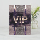 Invitation de partie VIP en métal violet et faux (Debout devant)