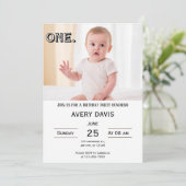 Invitation de photo simple pour le premier anniver (Debout devant)