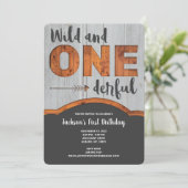 Invitation de premier anniversaire sauvage et extr (Debout devant)