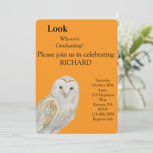 Invitation de remise de diplôme de hibou  (Debout devant)