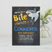 Invitation de requins, fête d'anniversaire de la p (Debout devant)