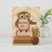 Invitation de retour de l'enseignant Hibou Brun (Debout devant)