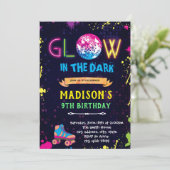 Invitation de roller lumineux dans le noir (Debout devant)