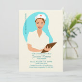 Invitation de sourire de retraite d'infirmière (Debout devant)