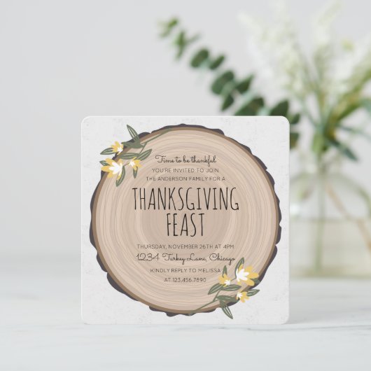 Invitation de Thanksgiving de la sculpture sur boi (Debout devant)