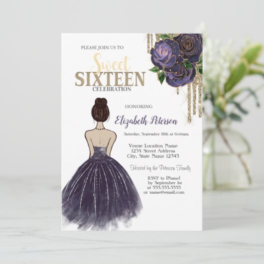 Invitation Déchets, Robe violette, Doux Rose 16 (Debout devant)