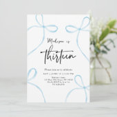 Invitation Délicate Bleue Bow Coquette 13e anniversaire (Debout devant)