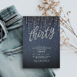 Invitation Denim Diamond Parties scintillant Drips moderne 30<br><div class="desc">Un modèle simple, moderne, élégant et chic 30ème anniversaire d'invitation avec un arrière - plan denim, le mot TRENTE couvert de diamants blancs (simulé, pas de vrais diamants) et dans le script de calligraphie moderne, et la typographie en blanc, ainsi qu'un rideau de strass et de parties scintillant percés (ce...</div>