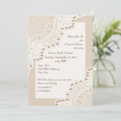 Invitation Dentelle blanche avec perles mariages couples douc (Debout devant)
