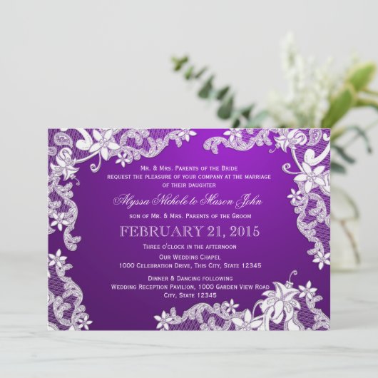 Invitation Dentelle blanche et Mariage violet (Debout devant)
