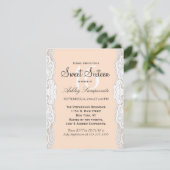 Invitation Dentelle florale blanche sur Beige Peachy (Debout devant)