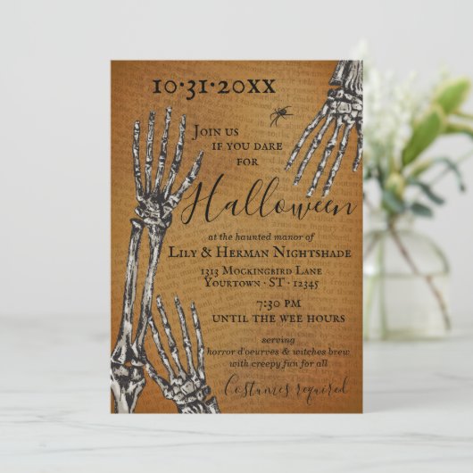 Invitation Déplaisant Skeleton Hands Halloween Party Invitati (Debout devant)