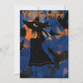 Invitation Dessin animé de sorcière d'Halloween sur un balai (Devant)