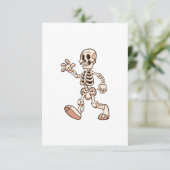 Invitation dessin animé squelette marchant et agitant (Debout devant)
