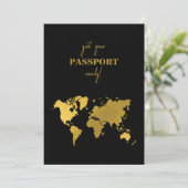 Invitation Destination Wedding World Passport Black Gold (Debout devant)