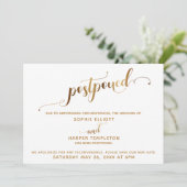 Invitation Détails du Mariage reporté Gold Hearts Calligraphi (Debout devant)