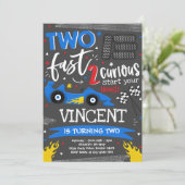 Invitation Deux fête d'anniversaire rapide Red Race Car 2e an (Debout devant)