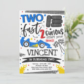 Invitation Deux fête d'anniversaire rapide Red Race Car 2e an (Debout devant)