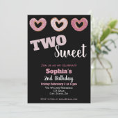 Invitation Deux filles de beignes douces deuxième anniversair (Debout devant)