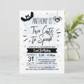 Invitation Deux mignons à parler garçons Halloween 2e anniver (Debout devant)