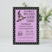 Invitation d'Halloween violet bon temps (Debout devant)