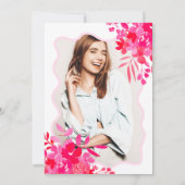 Invitation Digradation florale rose chaud à cadre ondulé roug (Dos)