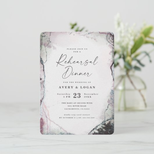 Invitation Dîner de répétition Abstrait violet Mariage modern (Debout devant)