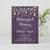 Invitation Dîner de répétition - Bois rustique violet (Debout devant)