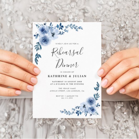Invitation dîner de répétition de la couronne florale bleu po