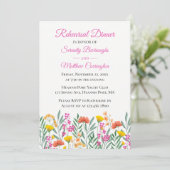 Invitation Dîner de répétition de Mariage rose fleur sauvage (Debout devant)