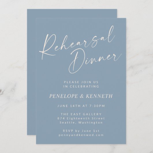 Invitation Dîner de répétition élégant Dusty Blue Script (Devant / Derrière)