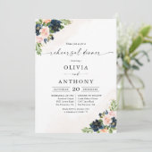 Invitation Dîner de répétition floral rose et bleu marine (Debout devant)