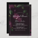 Invitation Dîner de répétition Motif Moody Purple Blooms<br><div class="desc">Cette invitation à la répétition motif à fleurs mauves est parfaite pour une répétition mariage moderne. L'élégant design floral présente des fleurs de tulipe violet de prune foncée aux feuilles vert émeraude.</div>