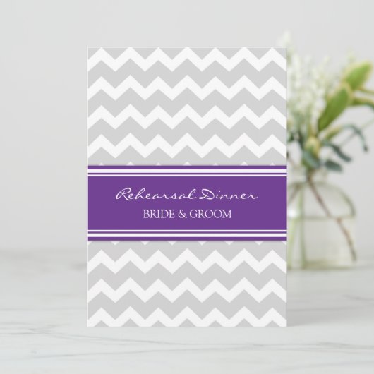Invitation Dîner de répétition Plum Grey Chevron (Debout devant)