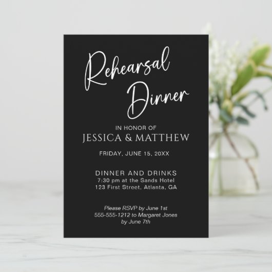 Invitation Dîner de répétition simple Scripty Monogram Vines (Debout devant)