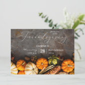 Invitation Dîner de Thanksgiving Friendsgiving Citrouilles (Debout devant)