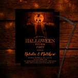 Invitation Dîner d'Halloween Citrouille effrayant<br><div class="desc">Citrouille farci effrayant avec la tête brillante et le manteau de médecin blanc parmi les chauves-souris d'élevage déplaisant Halloween Diner invitation à la fête. Photo avec l'aimable autorisation d'Annie Spratt via Unsplash.</div>