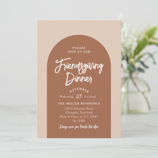 Invitation Dîner Friendsgiving Moderne Arche | Épice (Debout devant)